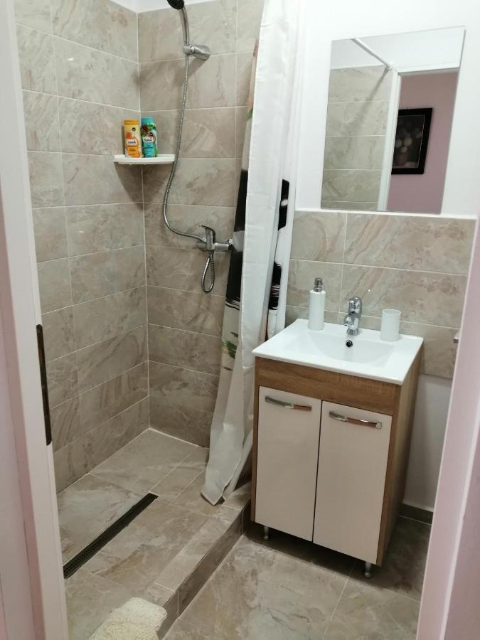 Violet House Apartment Turda Bagian luar foto
