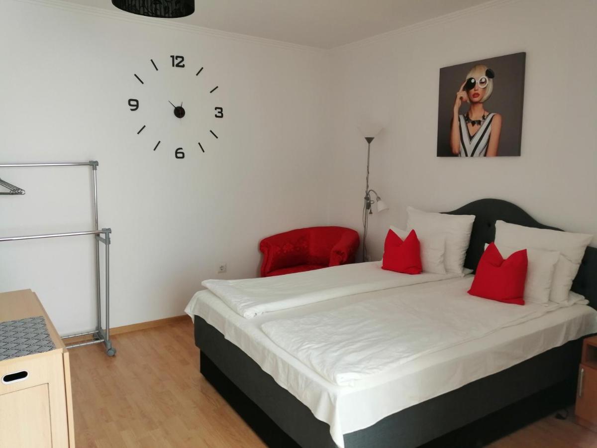 Violet House Apartment Turda Bagian luar foto