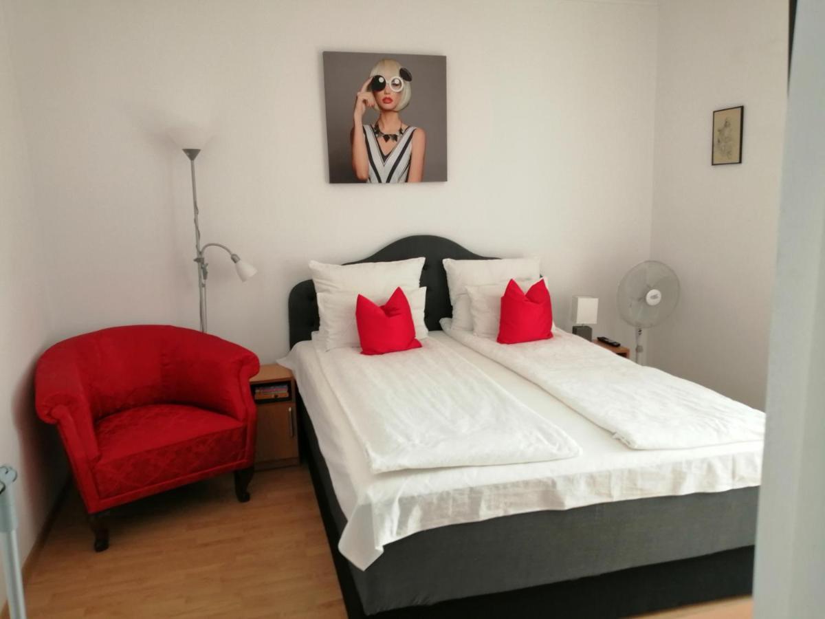 Violet House Apartment Turda Bagian luar foto