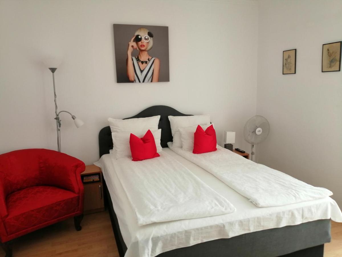 Violet House Apartment Turda Bagian luar foto