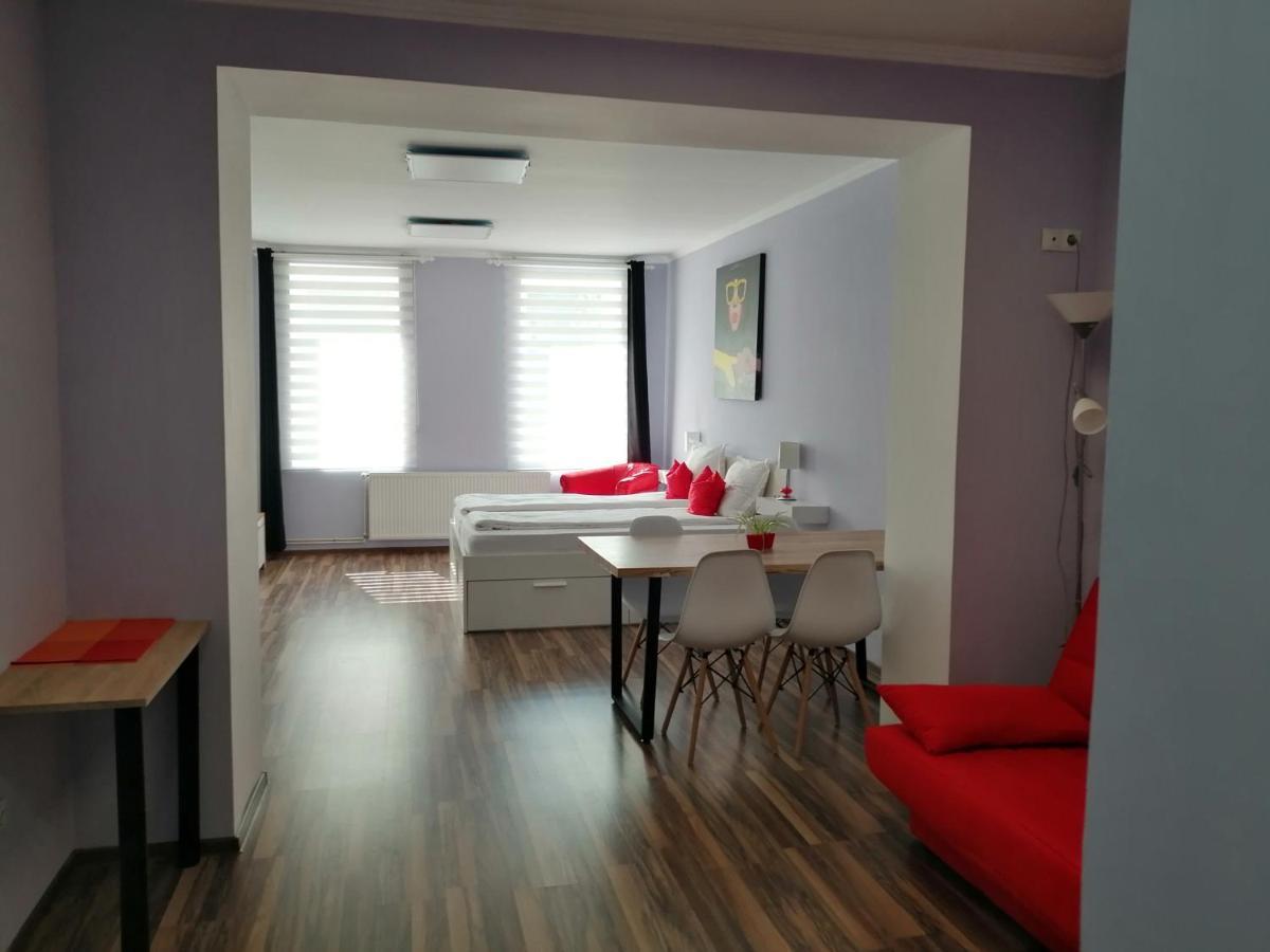 Violet House Apartment Turda Bagian luar foto