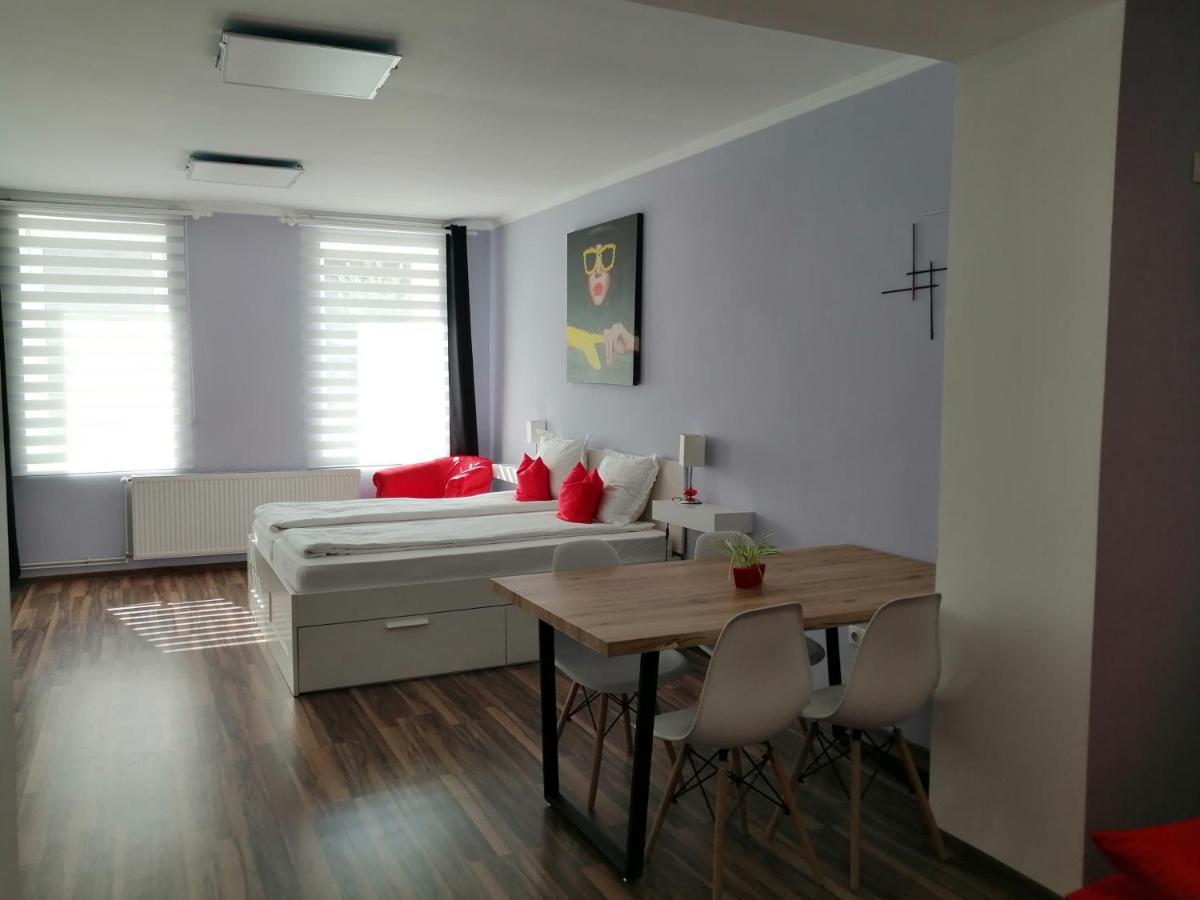 Violet House Apartment Turda Bagian luar foto