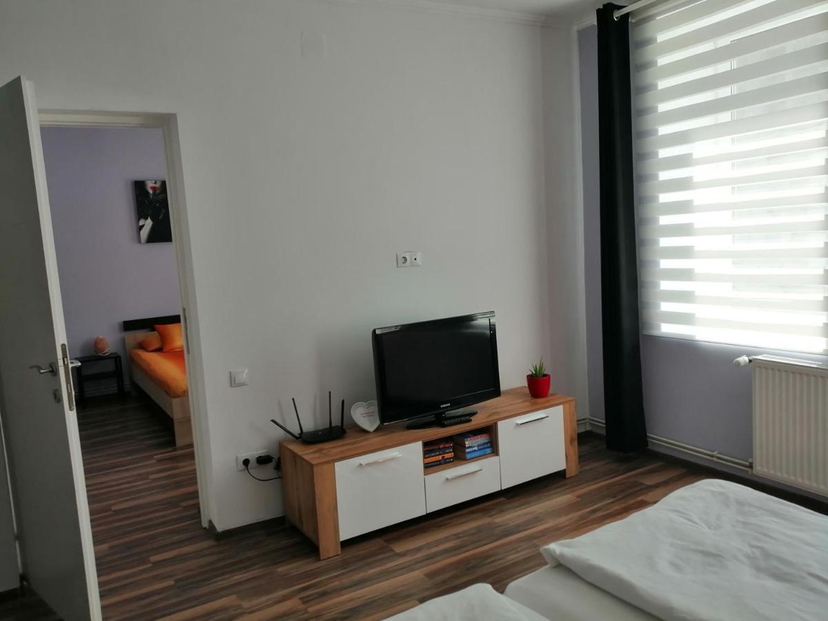 Violet House Apartment Turda Bagian luar foto