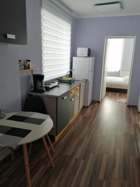 Violet House Apartment Turda Bagian luar foto