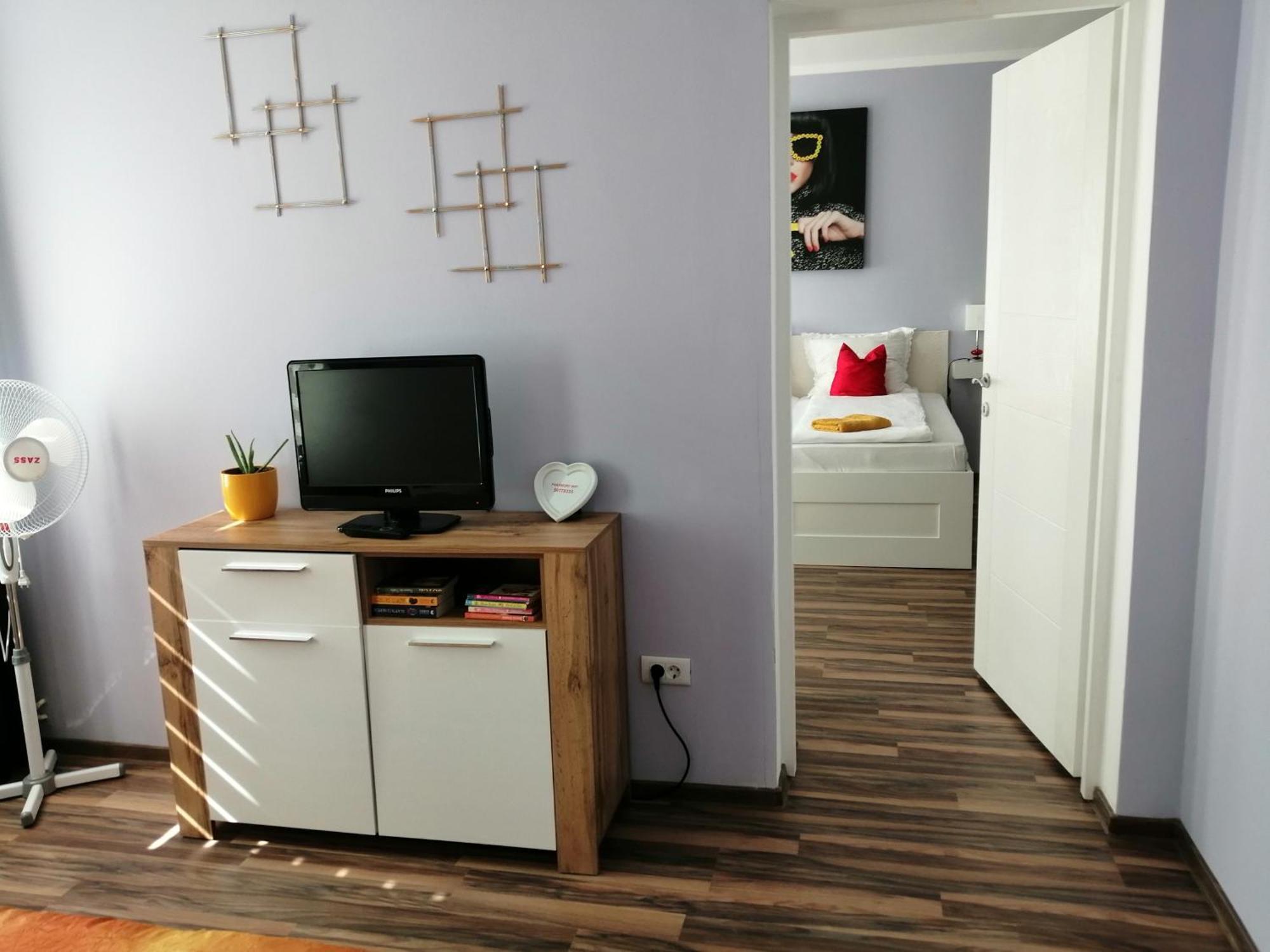 Violet House Apartment Turda Bagian luar foto