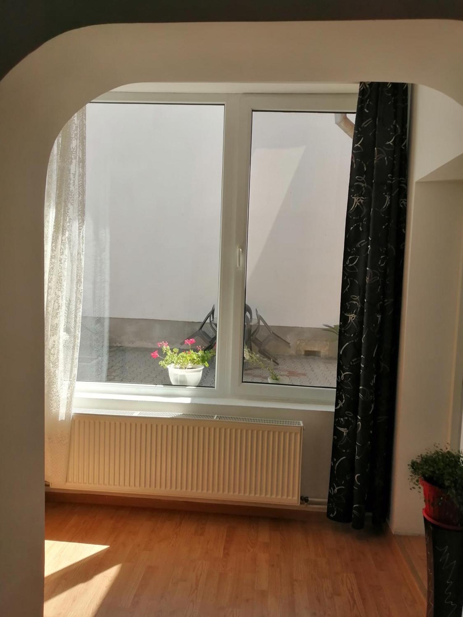 Violet House Apartment Turda Bagian luar foto