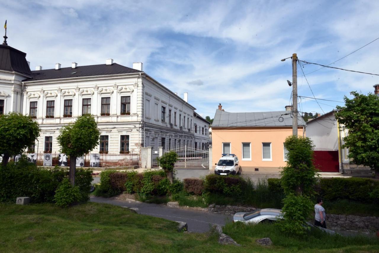 Violet House Apartment Turda Bagian luar foto