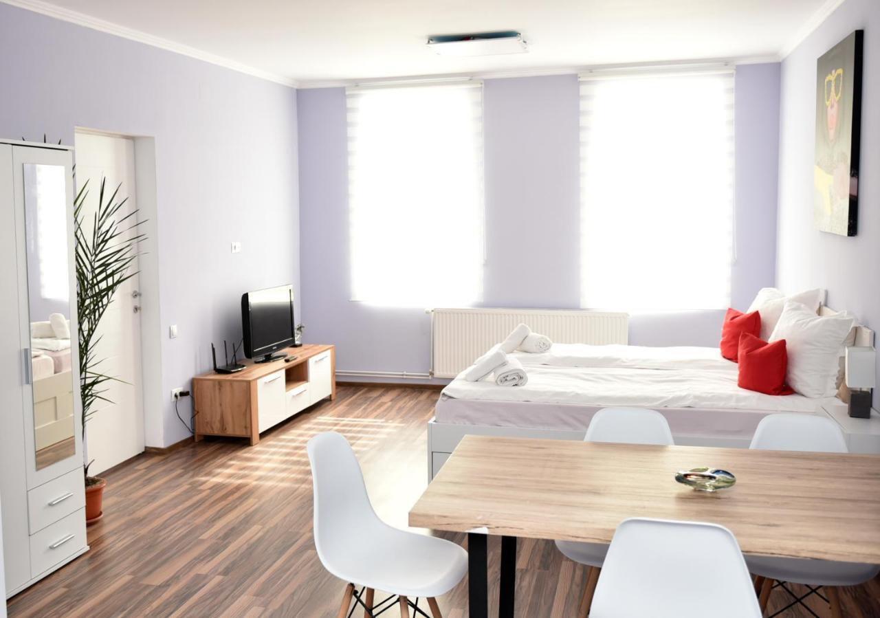 Violet House Apartment Turda Bagian luar foto