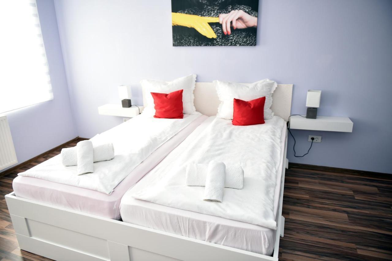Violet House Apartment Turda Bagian luar foto